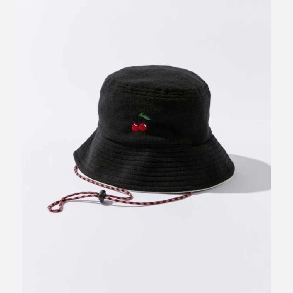 Urban Outfitters Women's Fleece Bucket Hat Black Cherry